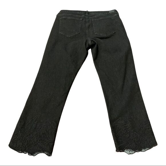 Sold - Picture 3 of 8